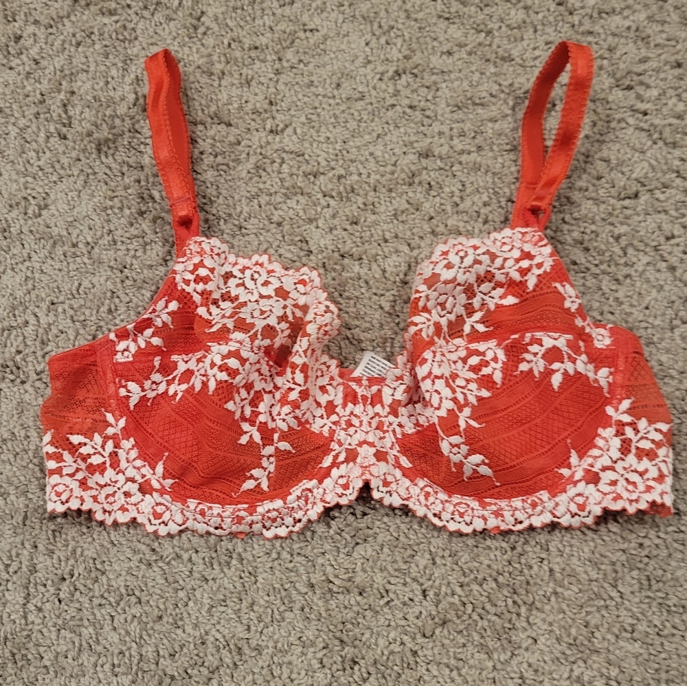 Wacoal Underwire Embroidered Bra Size 34C
